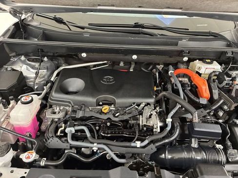 Used 2021 Toyota RAV4 XLE w/ Convenience Package image 11