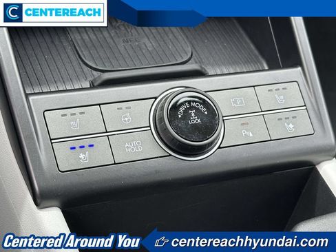 Used 2024 Hyundai Kona Limited AWD/4WD image 31