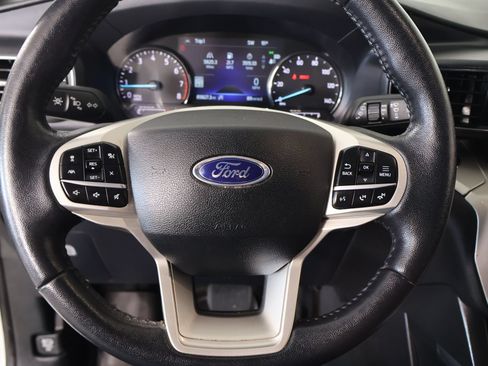 Used 2021 Ford Explorer XLT w/ Equipment Group 202A RWD image 3