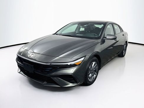Used 2024 Hyundai Elantra SEL FWD image 3