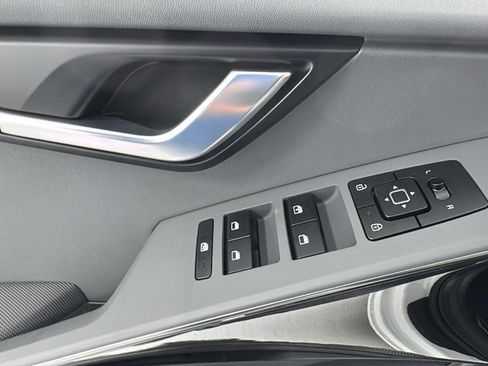 New 2025 Kia Niro EX image 19