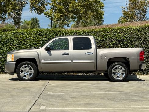 Used 2009 Chevrolet Silverado 1500 LT w/ Regional Value Package RWD image 7