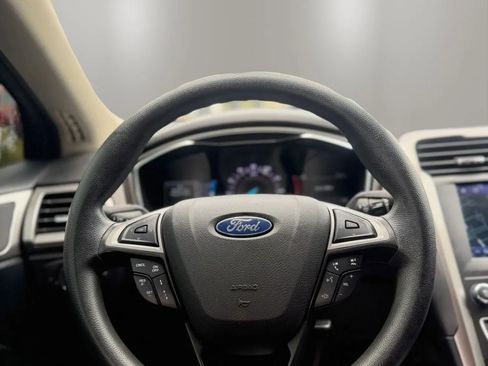 Used 2020 Ford Fusion SE FWD image 14