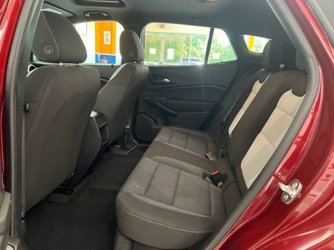 Used 2025 Chevrolet Trax RS w/ Sunroof Package FWD image 15
