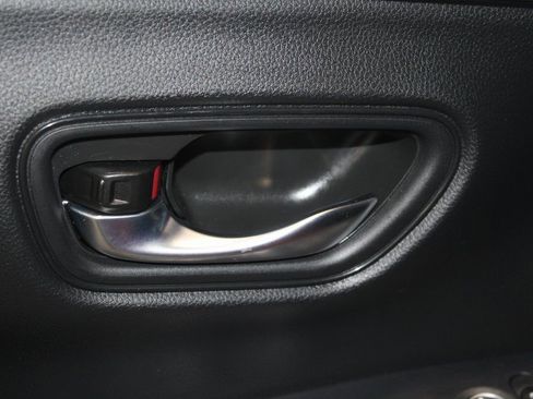 Certified 2025 Honda HR-V Sport image 7