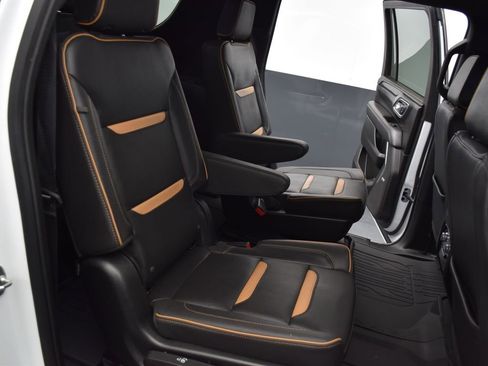 Used 2023 GMC Yukon XL AT4 image 24