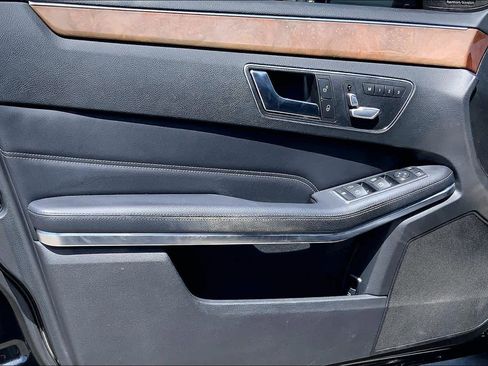 Used 2014 Mercedes-Benz E 350 4MATIC Sedan image 21