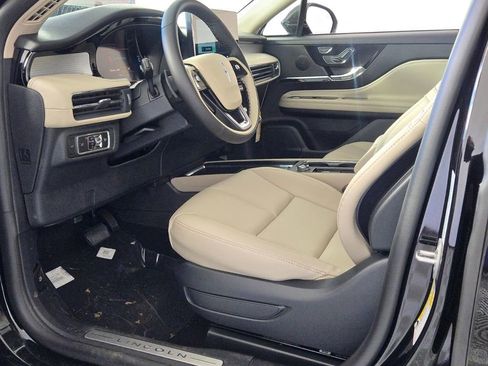 New 2026 Lincoln Corsair Premiere image 8