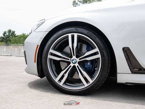 Used 2019 BMW 750i w/ M Sport Package RWD image 10