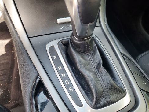 Used 2017 Ford Edge SE FWD image 16