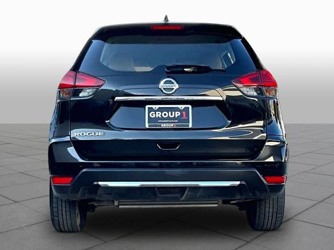 Used 2017 Nissan Rogue S FWD image 5