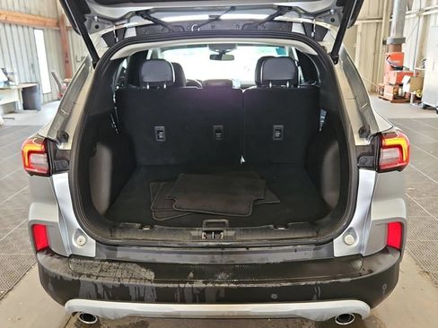 Used 2023 Ford Escape Platinum AWD/4WD image 3