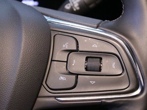 Used 2025 Buick Envista Sport Touring image 21