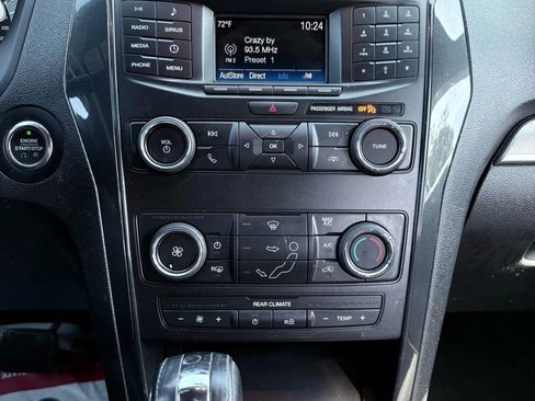 Used 2018 Ford Explorer XLT AWD/4WD image 29