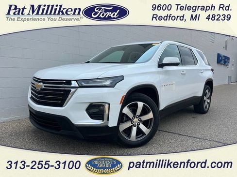 Used 2023 Chevrolet Traverse LT w/ LT Premium Package AWD/4WD image 1