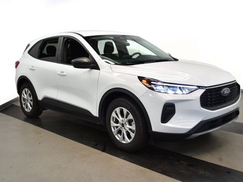 Used 2025 Ford Escape Active FWD image 2