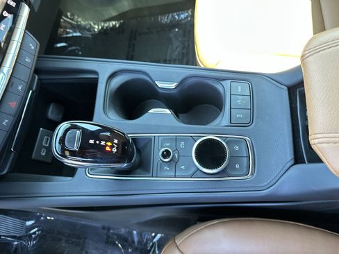 Used 2024 Cadillac XT4 Premium Luxury w/ Technology Package FWD image 20