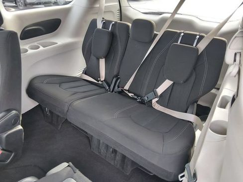 Used 2022 Chrysler Voyager LX FWD image 13