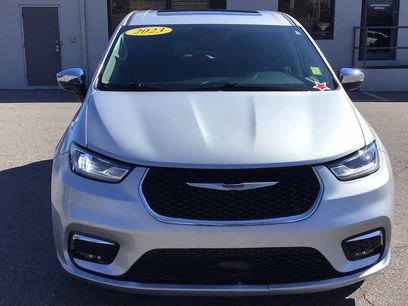 Used 2023 Chrysler Pacifica Limited