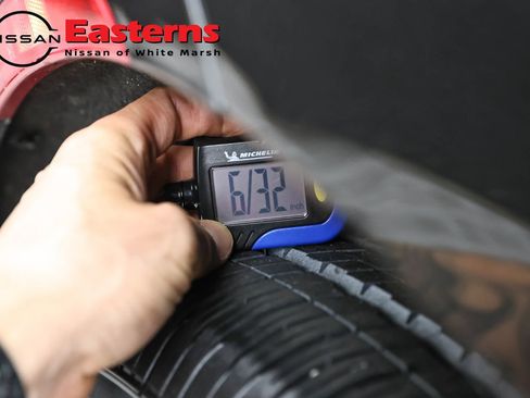 Used 2023 Chrysler Pacifica Touring-L FWD image 30
