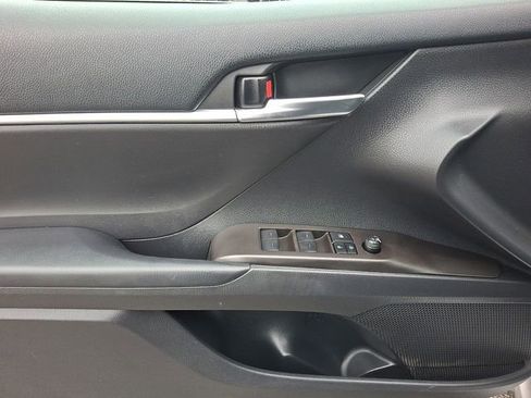 Used 2023 Toyota Camry SE image 12