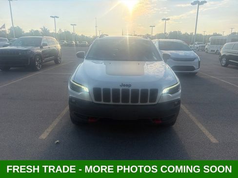 Used 2019 Jeep Cherokee Trailhawk w/ Cold Weather Group AWD/4WD image 3