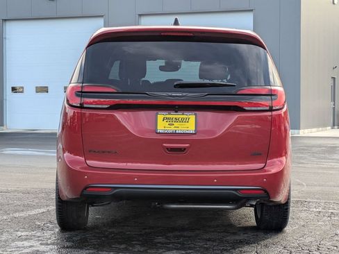 New 2026 Chrysler Pacifica Select AWD/4WD image 6