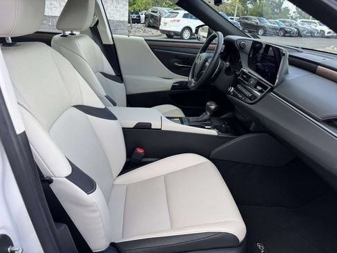 Used 2025 Lexus ES 350 w/ Premium Package FWD image 16