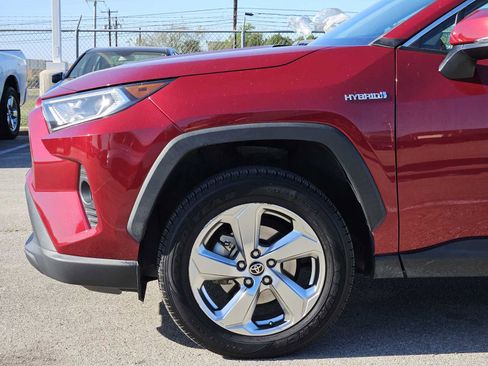 Used 2021 Toyota RAV4 XLE Premium AWD/4WD image 8