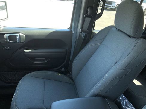 New 2026 Jeep Gladiator Sport image 30