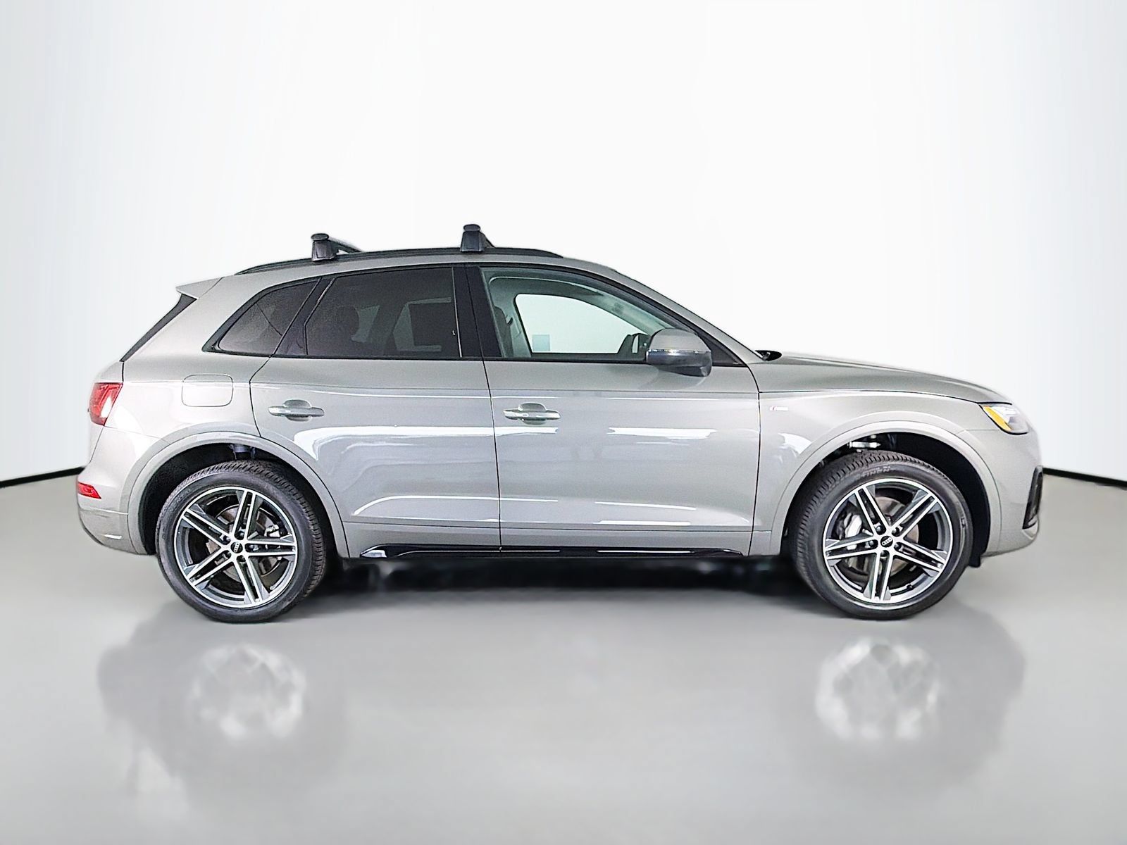 Used 2023 Audi Q5 e Premium Plus w/ Premium Plus Package AWD/4WD image 8