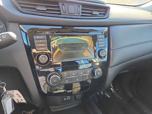 Used 2020 Nissan Rogue S image 24