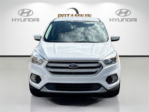 Used 2019 Ford Escape SE image 2