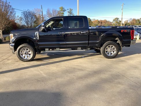 Used 2019 Ford F250 Lariat w/ Chrome Package image 8