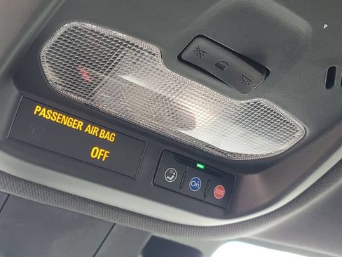Certified 2025 Chevrolet Trax RS w/ Driver Confidence Package FWD image 32