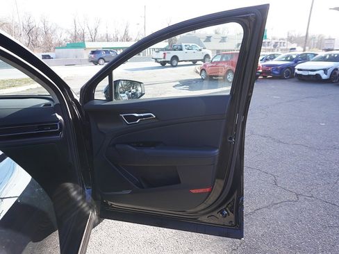 Used 2025 Kia Sportage EX image 23