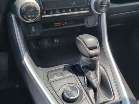 Used 2019 Toyota RAV4 LE w/ Carpet Mat Package AWD/4WD image 11