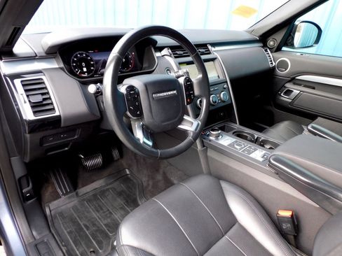 Used 2020 Land Rover Discovery Landmark image 13