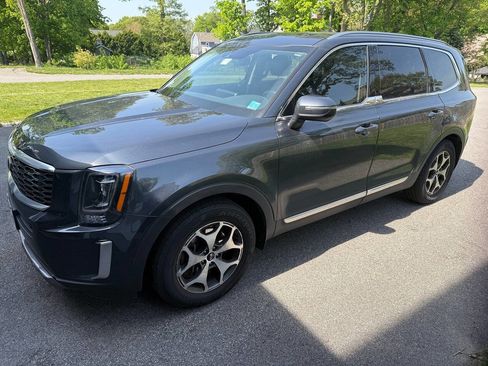 Used 2020 Kia Telluride EX w/ Towing Package FWD image 5