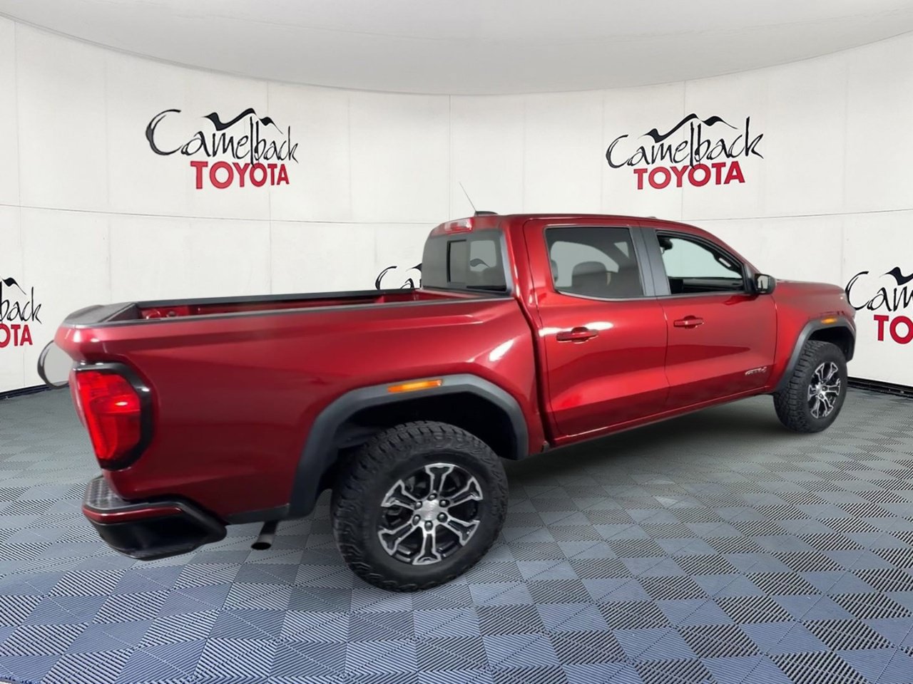 Used 2024 GMC Canyon AT4 w/ AT4 Premium Package AWD/4WD image 2