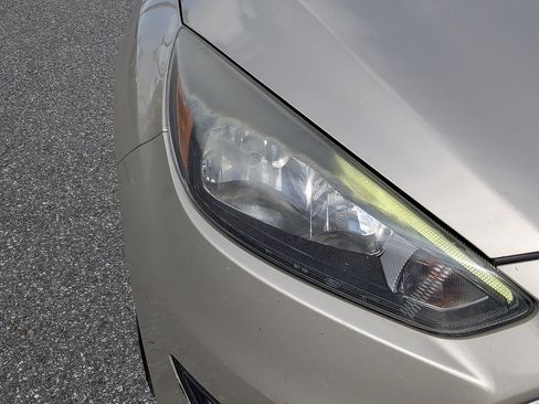 Used 2017 Ford Focus SEL FWD image 30