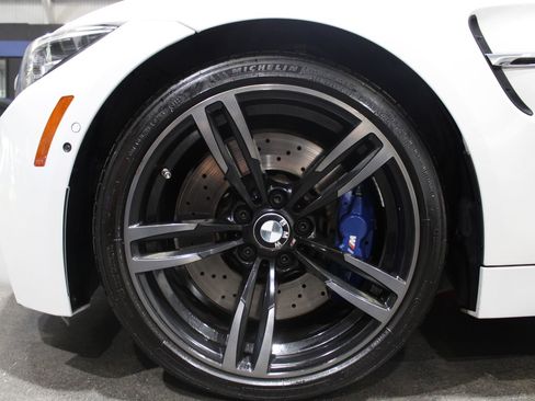 Used 2019 BMW M4 Convertible w/ Executive Package image 11