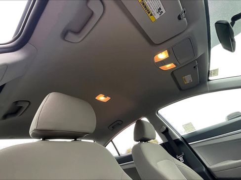 Used 2019 Hyundai Elantra SE image 25