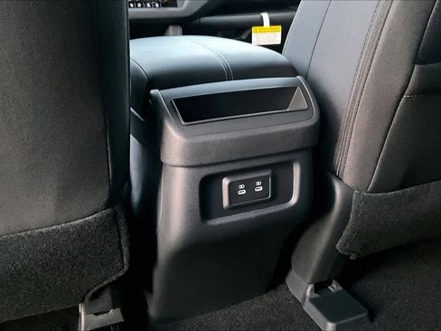 New 2026 Nissan Pathfinder S image 16