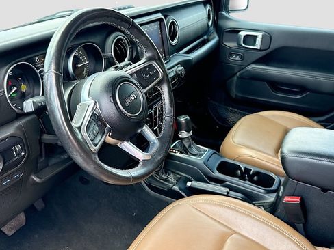 Used 2023 Jeep Wrangler Unlimited Sahara w/ Cold Weather Group AWD/4WD image 28