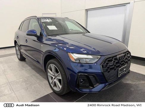 Certified 2025 Audi Q5 2.0T Premium w/ Convenience Plus Package AWD/4WD image 1