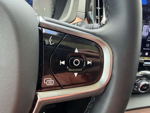 Certified 2023 Volvo XC60 B5 Ultimate w/ Climate Package FWD image 31
