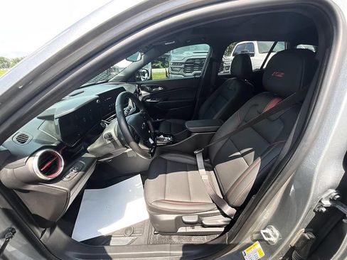 Used 2024 Chevrolet Trax RS w/ Sunroof Package FWD image 15