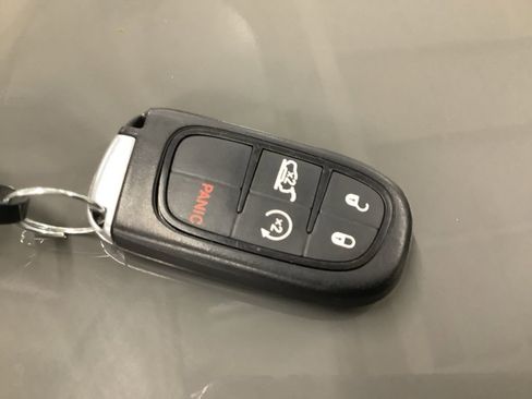 Used 2019 Jeep Cherokee Limited image 24