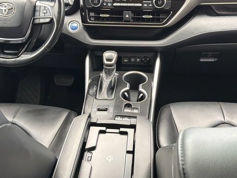 Used 2021 Toyota Highlander XLE AWD/4WD image 20